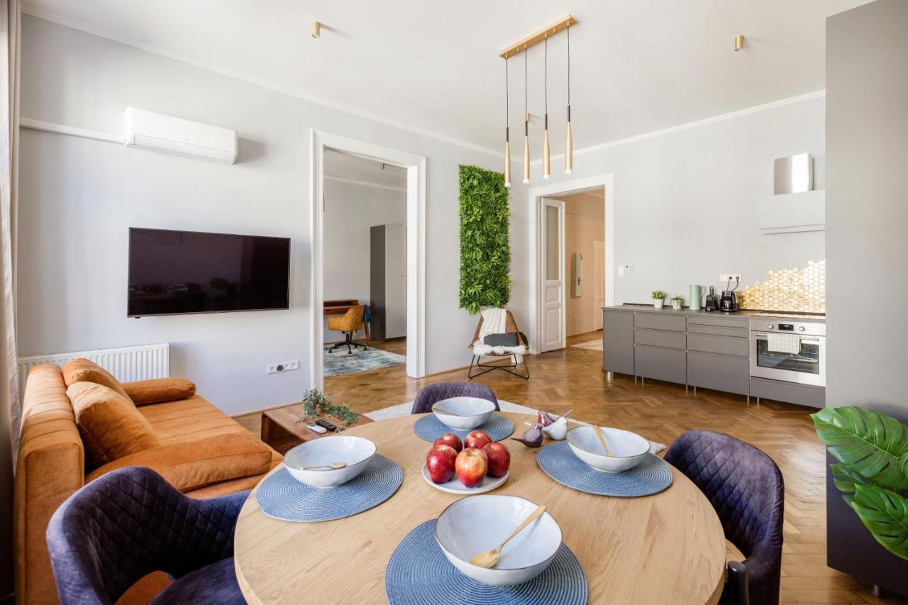 Elegant And Spacious Appartamento Budapest