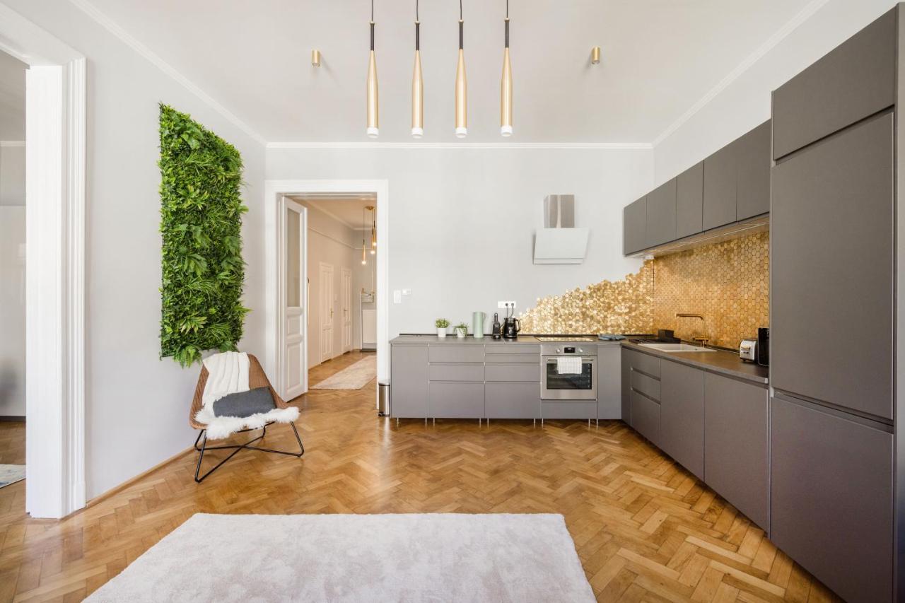 Elegant And Spacious Budapeste