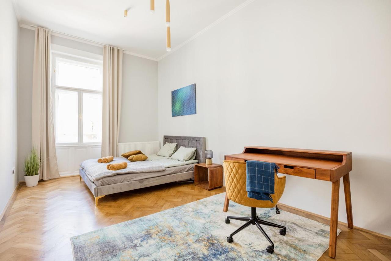 Elegant And Spacious Budapeste