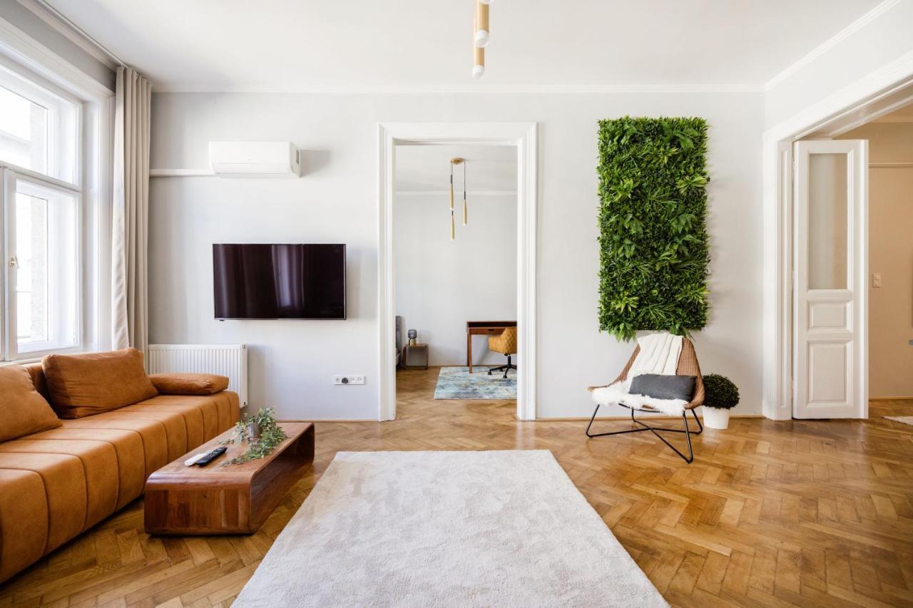 Elegant And Spacious Apartamento